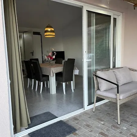 Alone Villa *